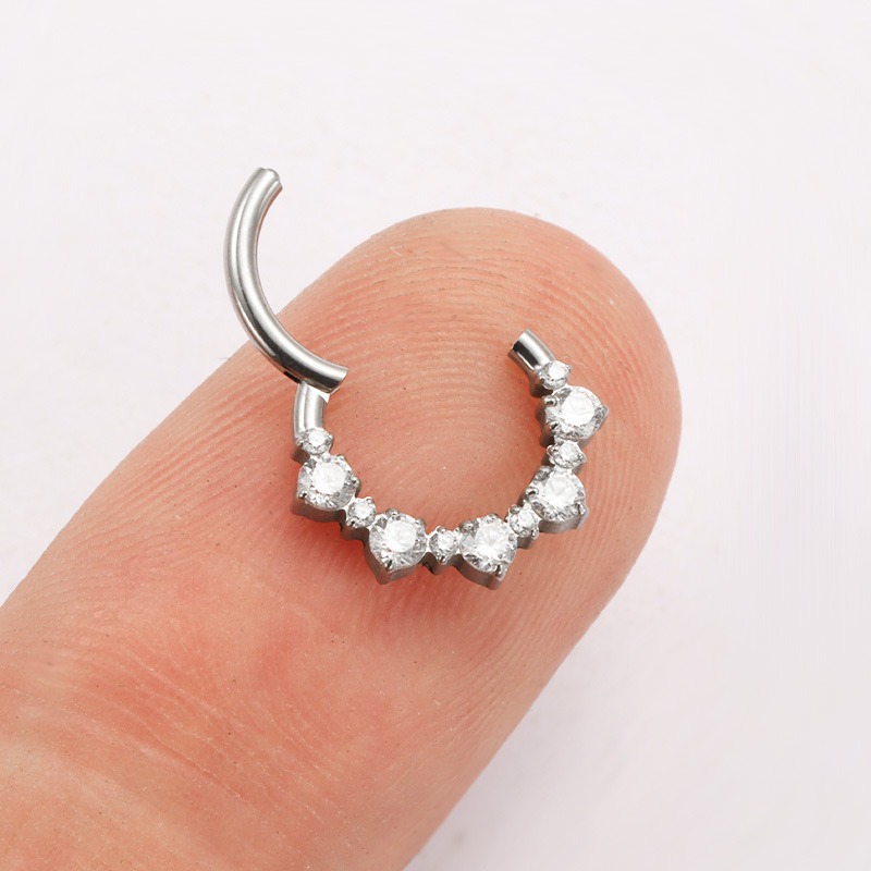 ASTM F136 التيتانيوم Daith الف - مراجعة Septum Clicker Ring وسعره