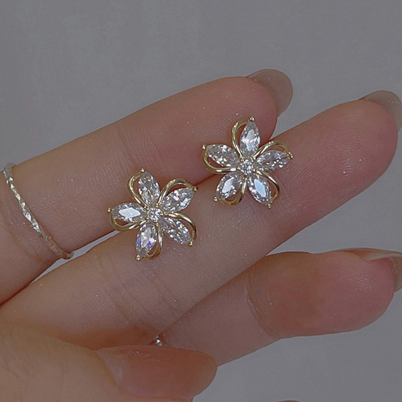 لذيذ قرط صغير زهري للنساء ثقب  - مراجعة Helix Cartilage Ring وسعره