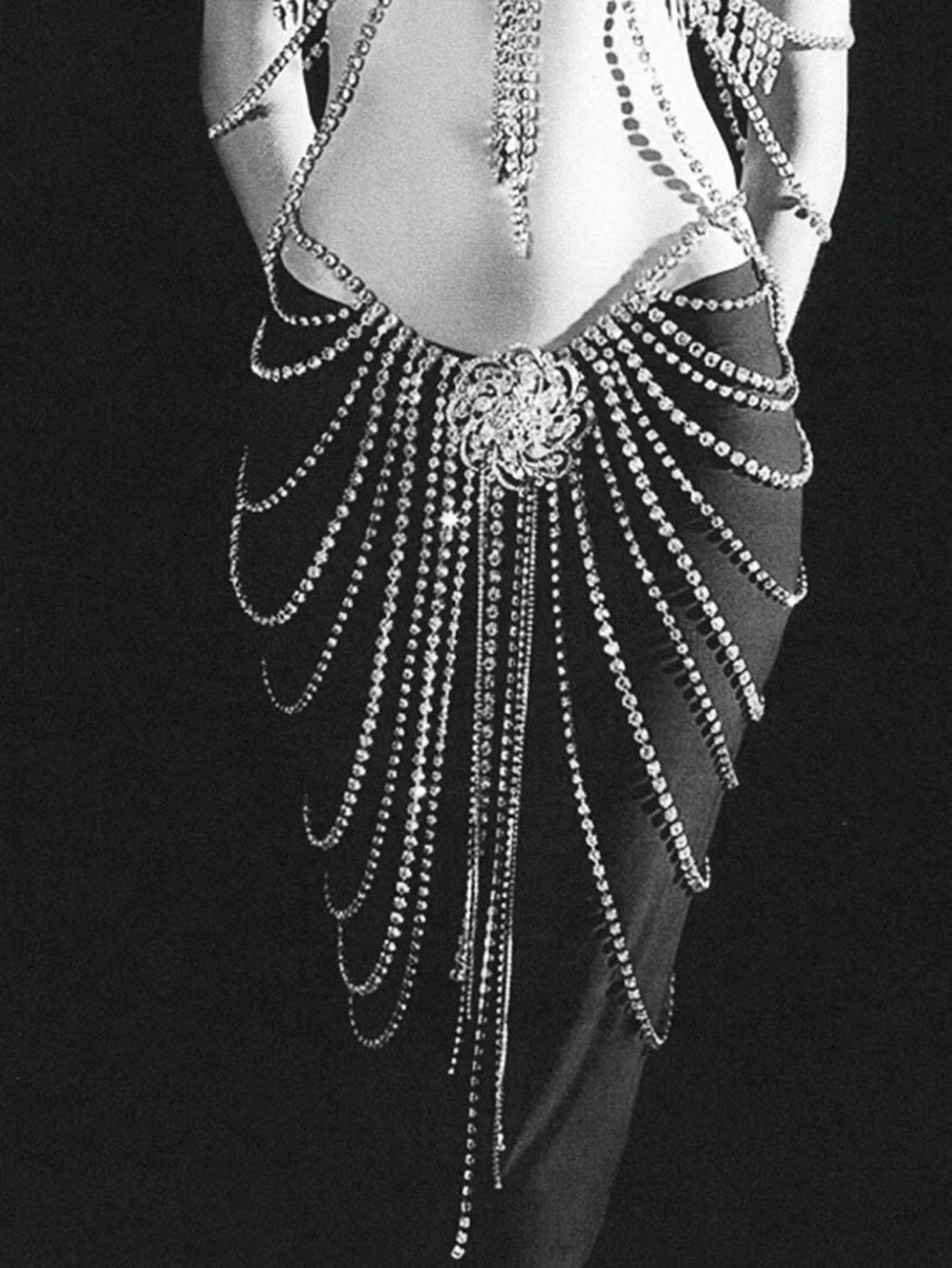 سلسلة جسم نسائية فاخرة بتصميم  - مراجعة Body Jewelry Europe وسعره